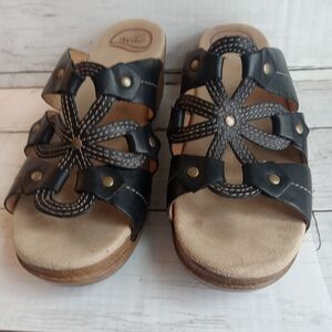 Dansko Serena Size 39 Black Leather Flower Sandal